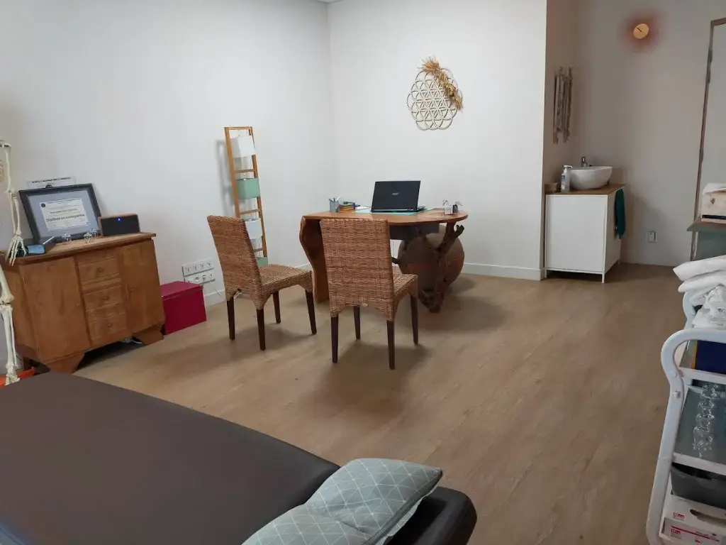 bureau cabinet ostéopathie Solène Chauveau